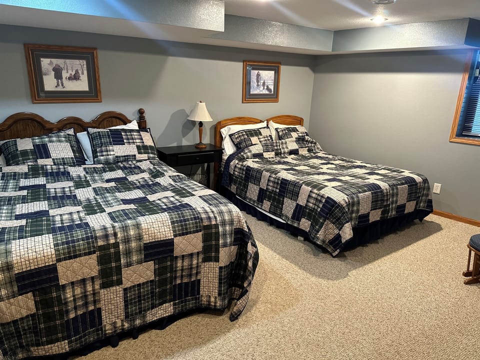 Enjoy a spacious retreat with 5 queen beds and 1 twin bed, perfect for large or multi-generational groups.