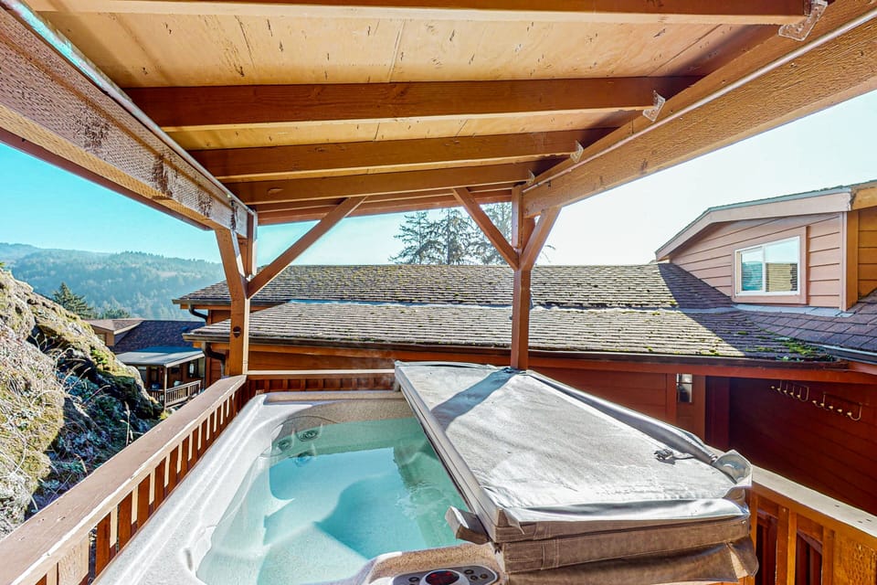 Outdoor spa tub