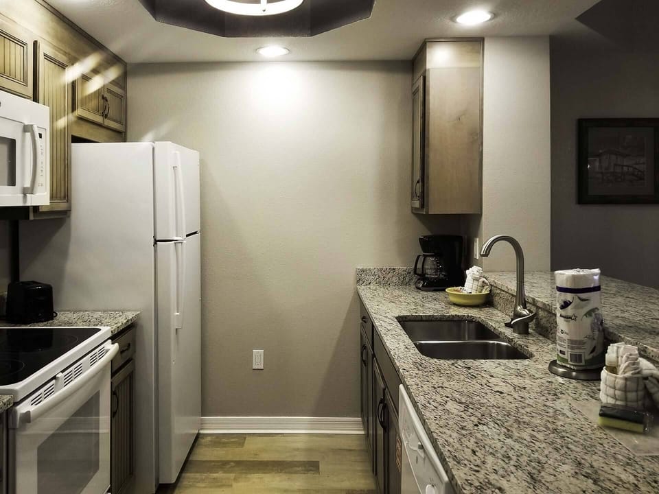 Full kitchen