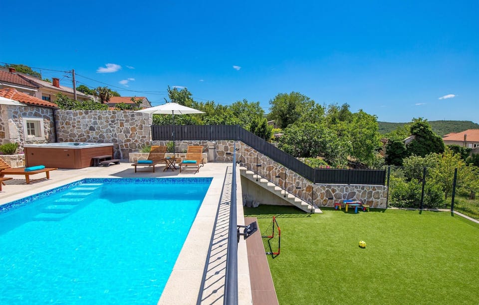 pool