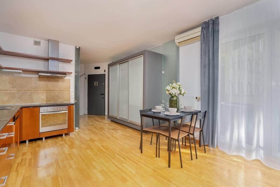 Bright living room with ample seating, wood flooring, and modern furnishings, ideal for relaxation.