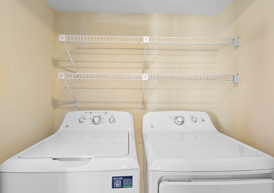 24-Mainsail-271-Laundry