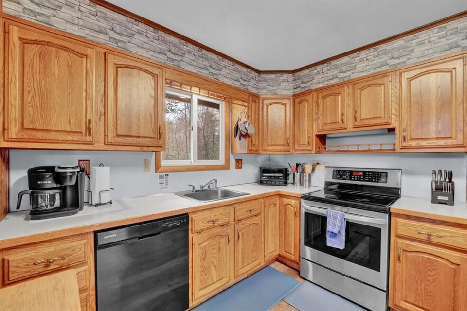 Everything you need for a relaxed and enjoyable cooking experience in a country kitchen
