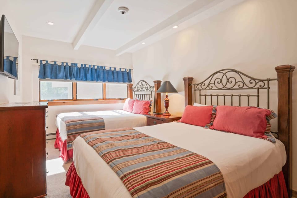 lodgeatlionshead-150-5339_53133407893_o