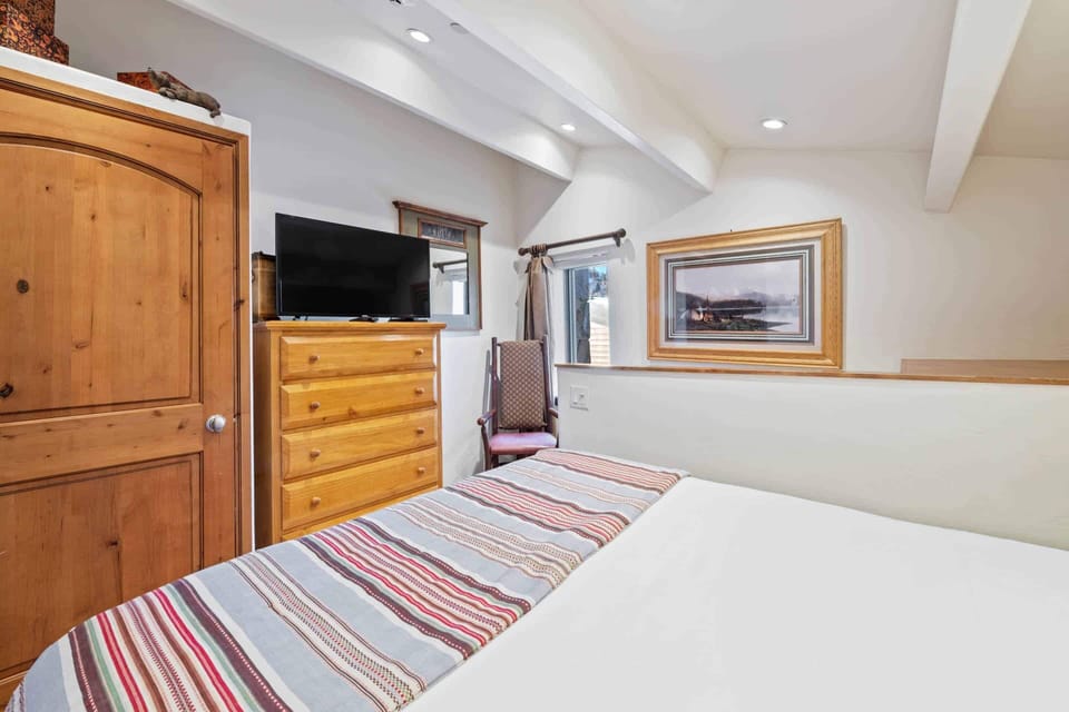 lodgeatlionshead-3409763_53422366026_o