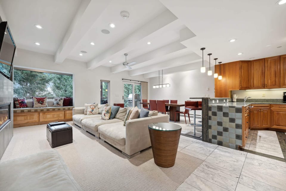 lodgeatlionshead-350-3861_53122647176_o