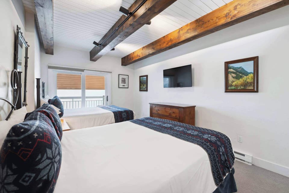 lodgeatlionshead-380-8207_54267090770_o