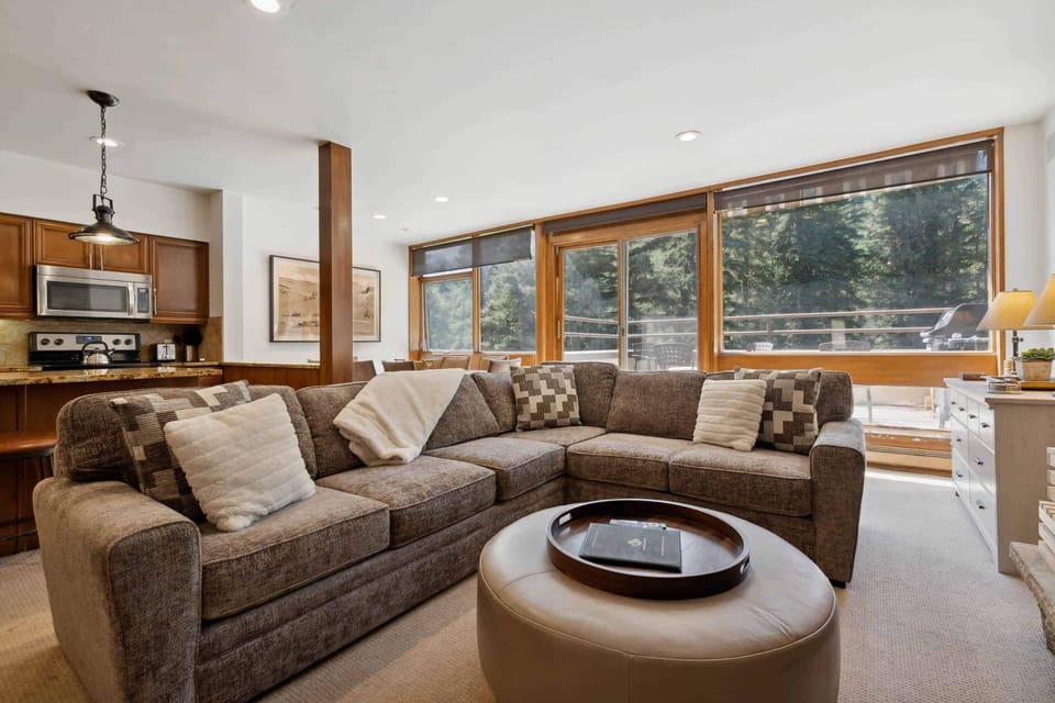 lodgeatlionshead-3-4516_53125153435_o