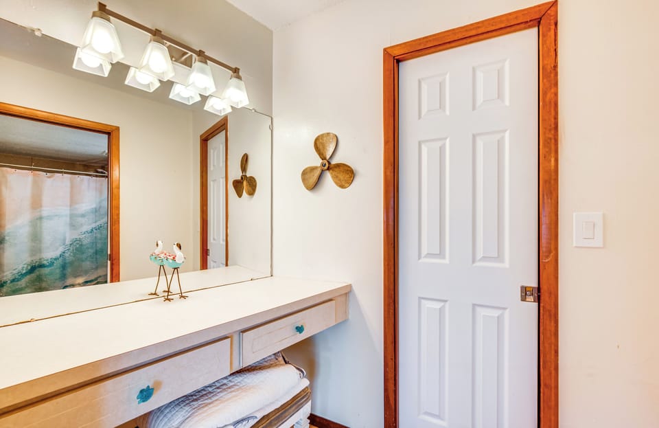 Bedroom 1 | Vanity & Closet