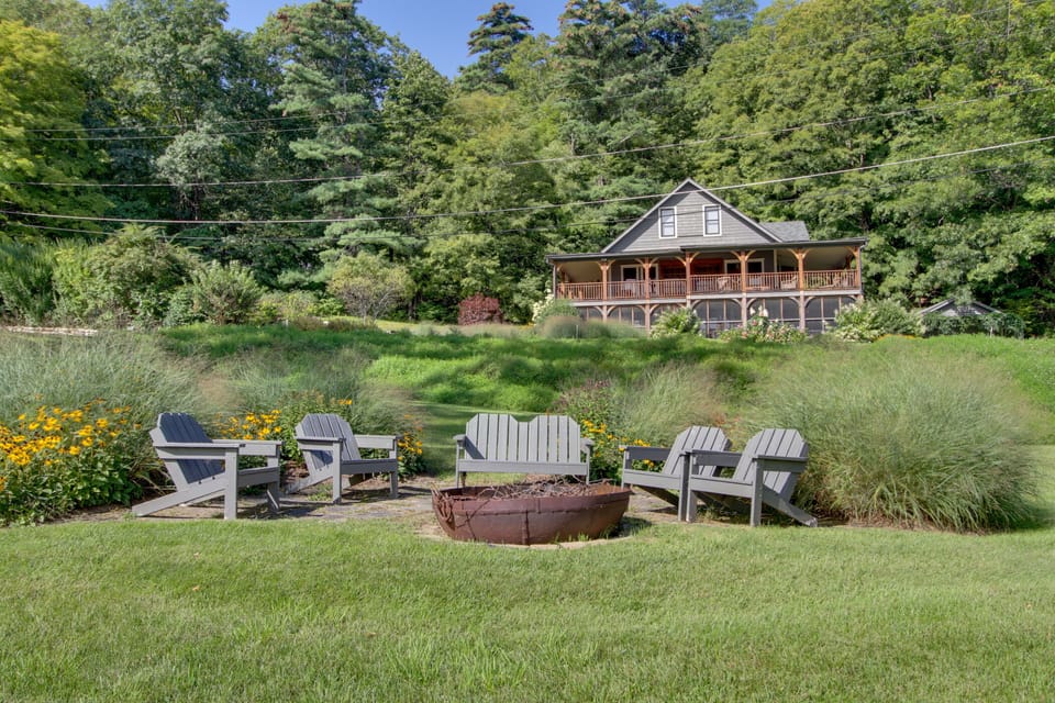 Silver Bay Vacation Rental | 2,461 Sq Ft | 5BR | 3.5BA | Stairs Required