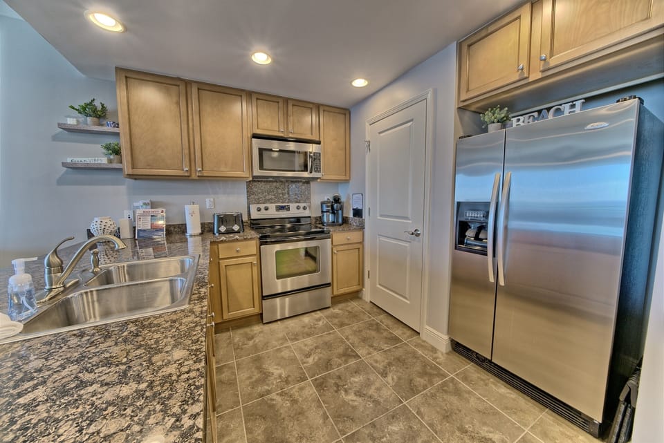 Kitchen w/Full Size SS Appliances