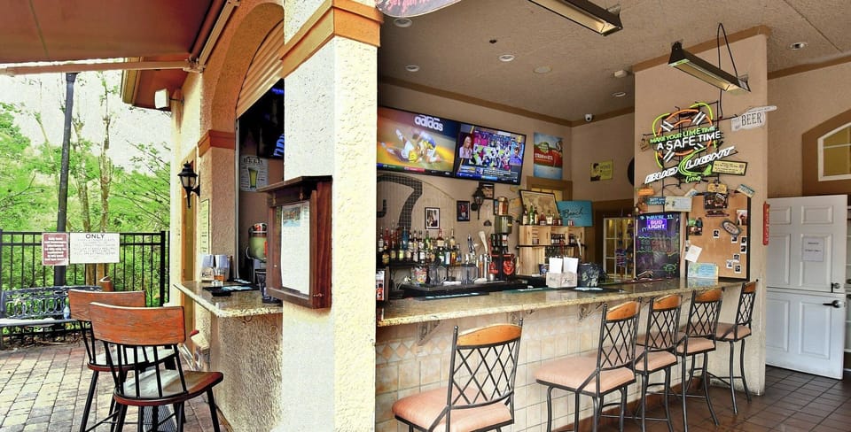 Bar & restaurant opens December '23