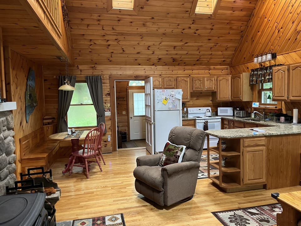 Well equipped kitchen and dining area.