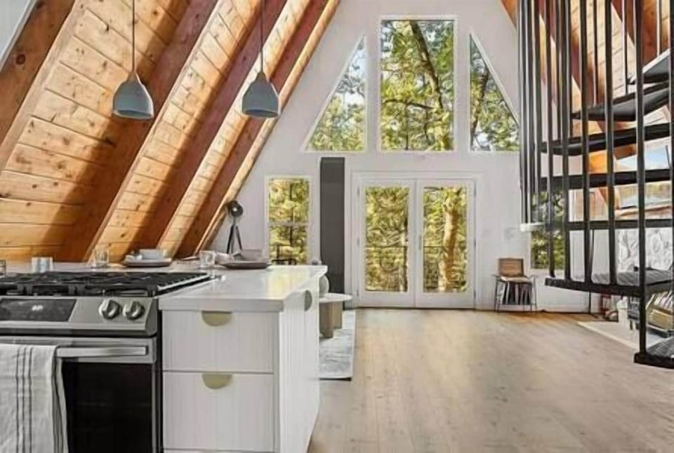 Fully stocked designer chef’s kitchen