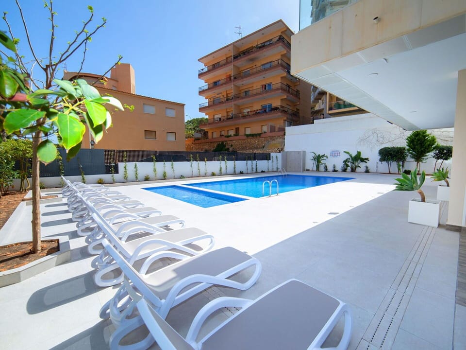 Building, Daytime, Sky, Swimming Pool, Plant, Shade, Window, Chair, Outdoor Furniture, Urban Design