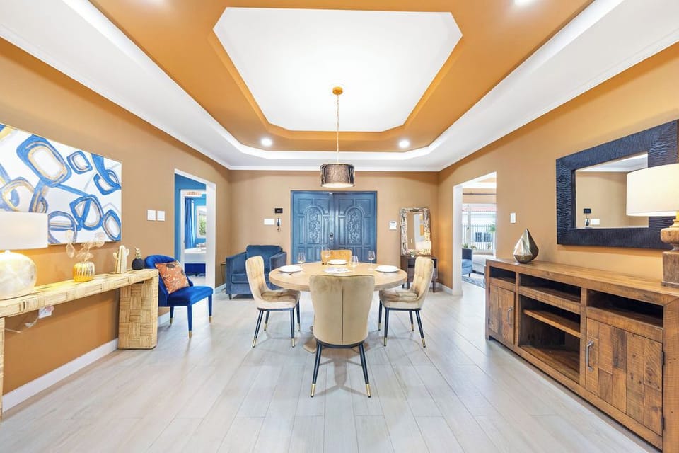 High-End Pool Getaway ~ Upscale 5* Location ~ BBQ! (24057)