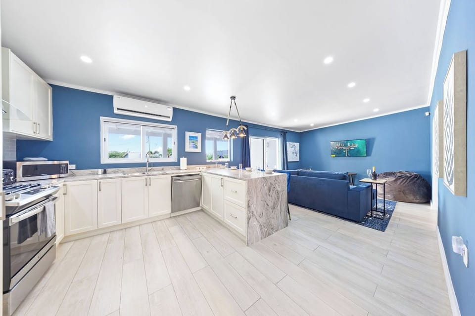 High-End Pool Getaway ~ Upscale 5* Location ~ BBQ! (24066)