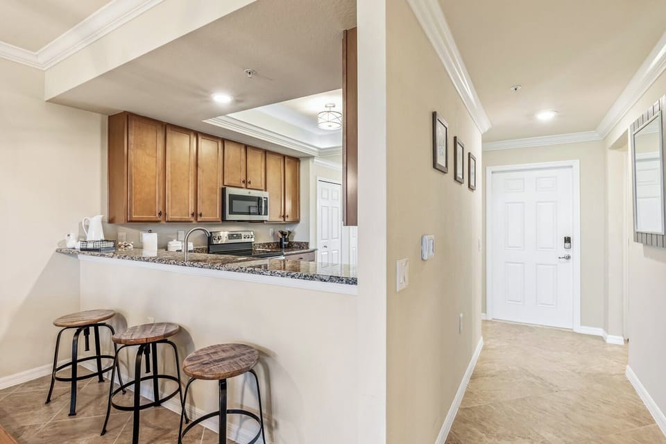 Entryway, Kitchen & Breakfast Bar