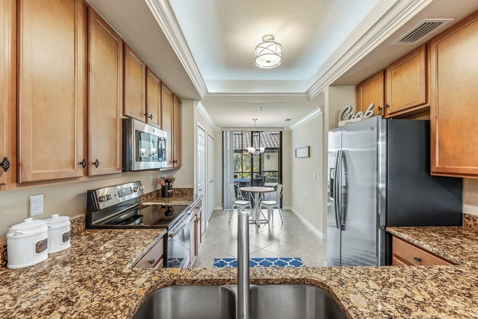 Eat-in Kitchen