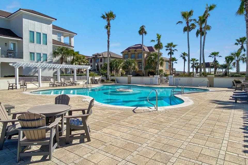 Community pool