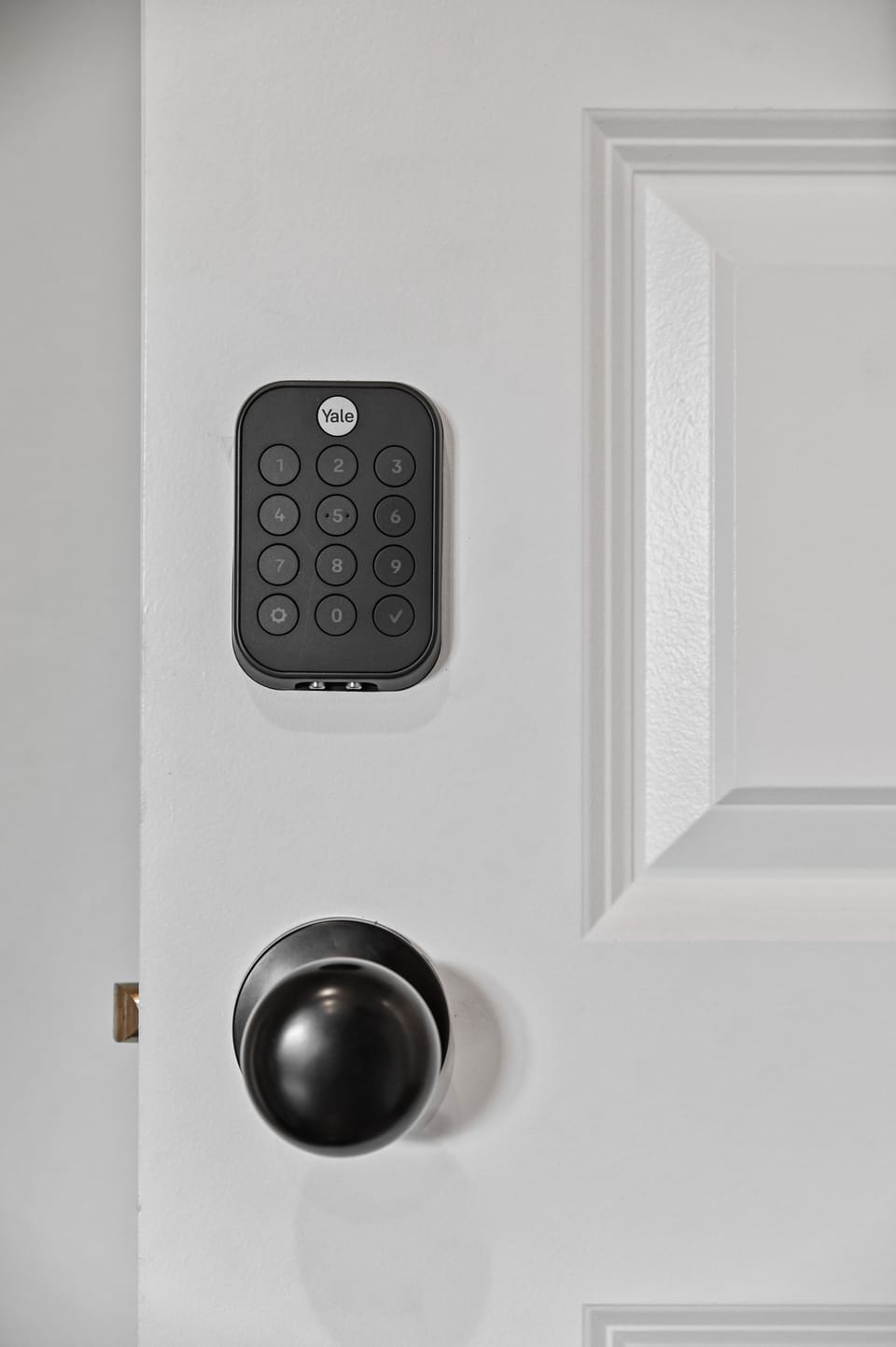 Yale smart lock ( custom code will be sent upon reservation )