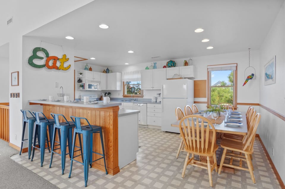 Surf or Sound Realty - 1163 - In Spite of Ourselves - Dining Area