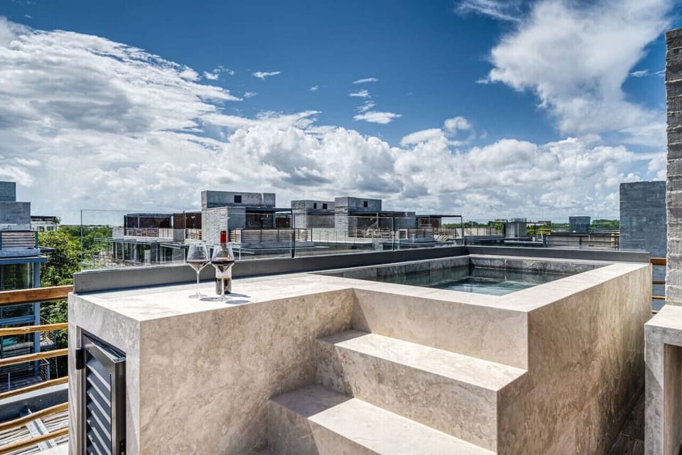 Private Rooftop with Jacuzzi