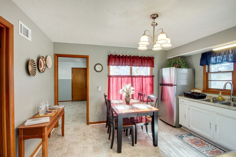Dining Area | Dining Table | Dishware/Flatware