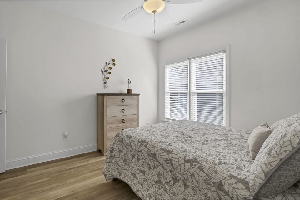 Queen bedroom with attached Jack and Jill full bath - 2nd floor