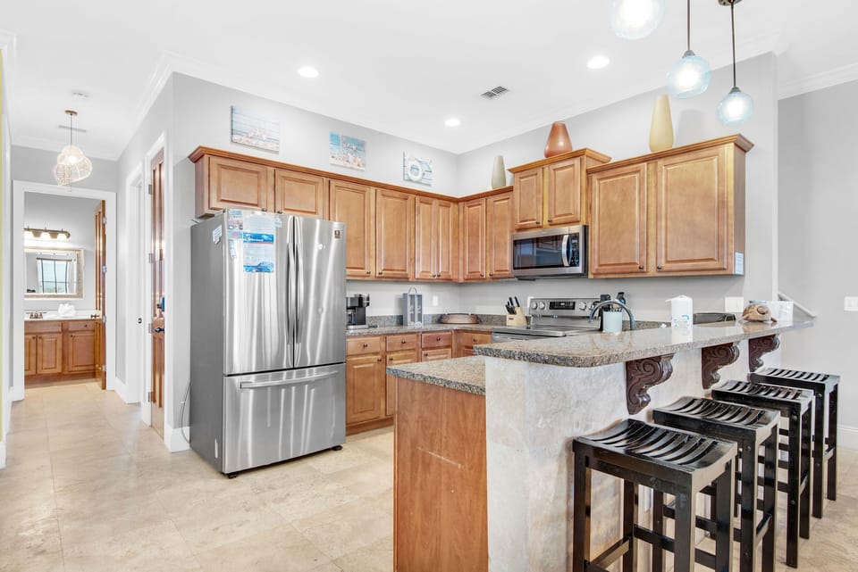 Kitchen with eat-in bar seating