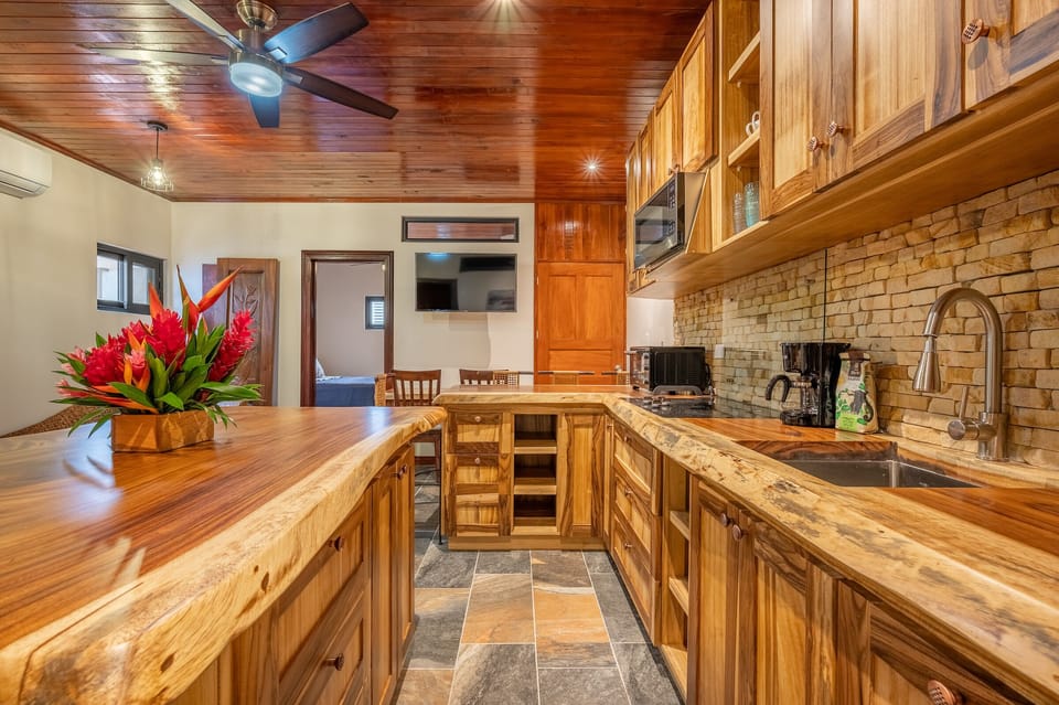 Create a delightful breakfast or prepare a delicious evening meal in our fully equipped kitchen!