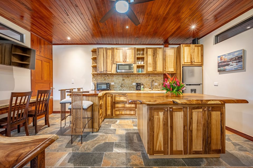 Brew your coffee in the mornings and pour a glass of wine in the evenings in our simplistic kitchen space, well equipped for use!