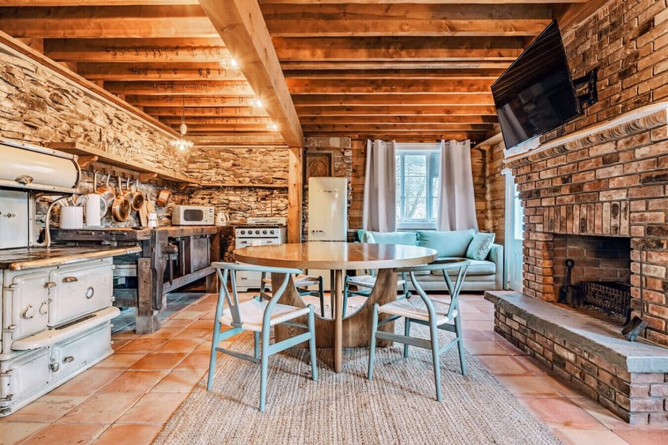 Lakeside Couple`s Serenity Cabin+Hot Tub & Hiking Cabin in Hudson Valley