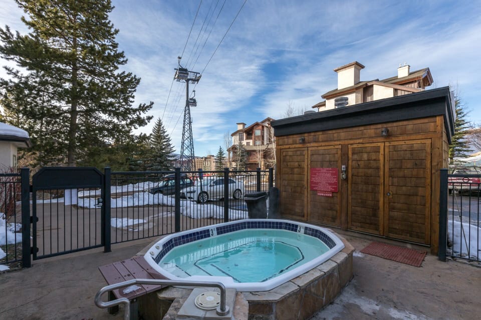 Hot Tub & Gondola