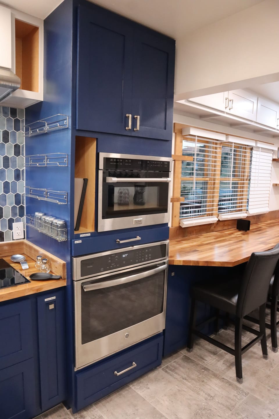 Kitchen oven