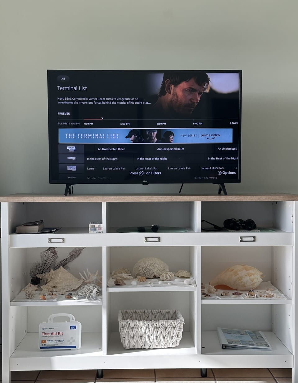 Entertainment center