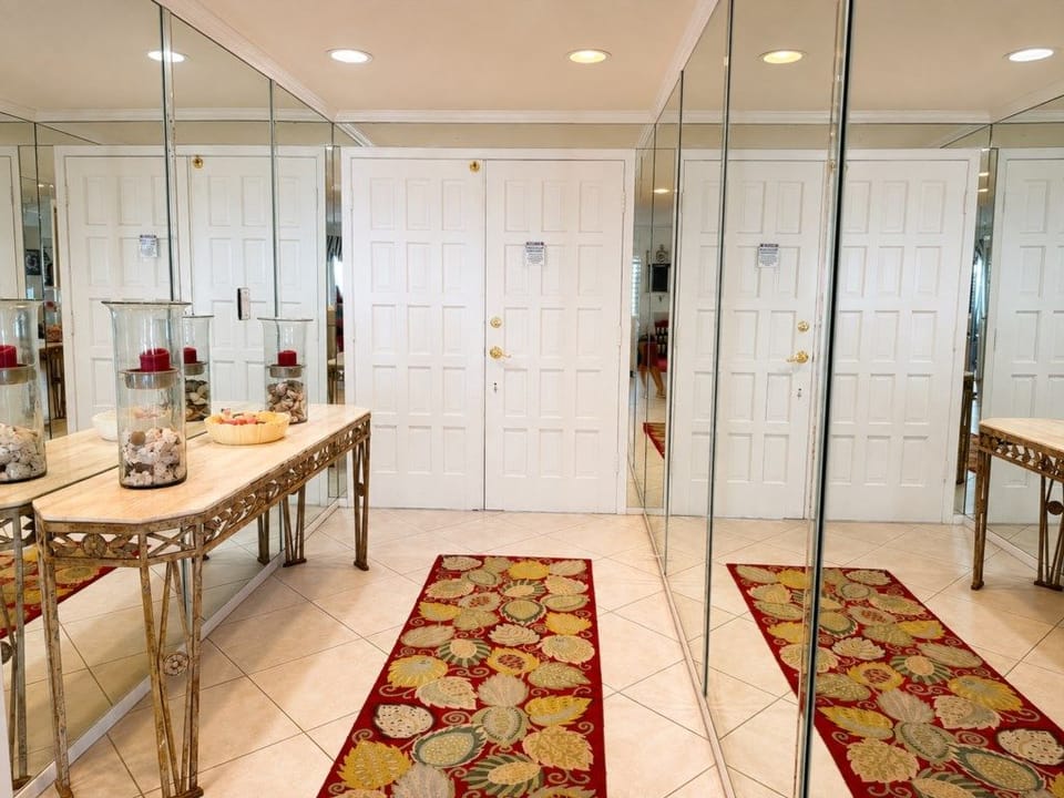 Saida1605Entryway