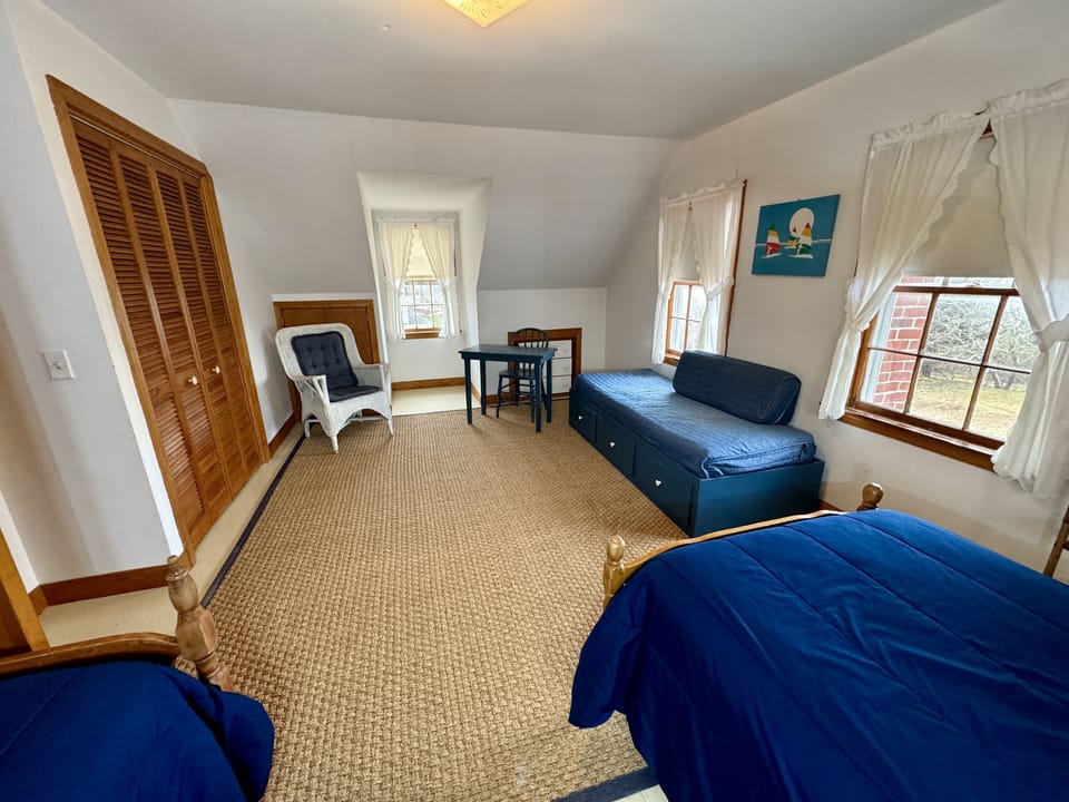 Fourth Bedroom (upstairs)