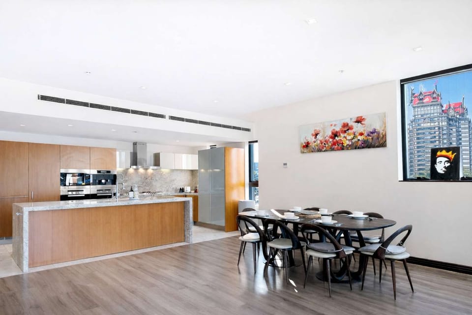 Dining table seats 8, perfect for gathering 