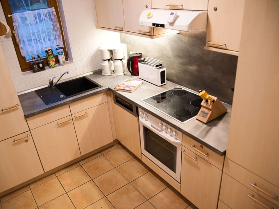 Cabinetry, Countertop, Kitchen Sink, Tap, Property, Sink, Kitchen Stove, Kitchen, Kitchen Appliance, Drawer