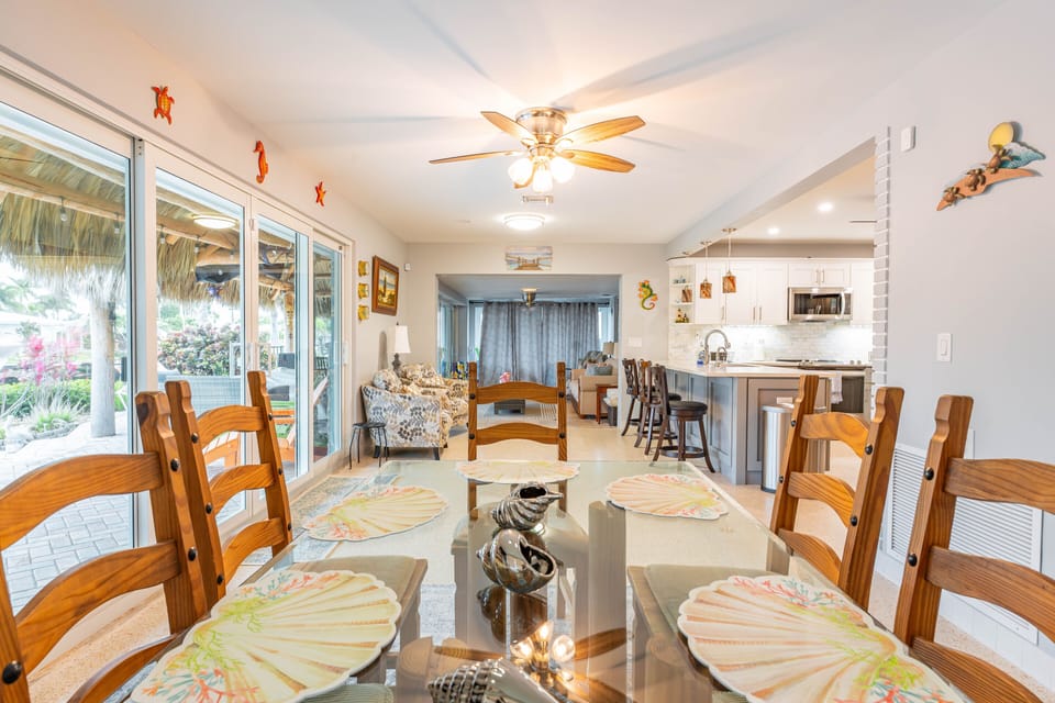 A closer view to the dining area