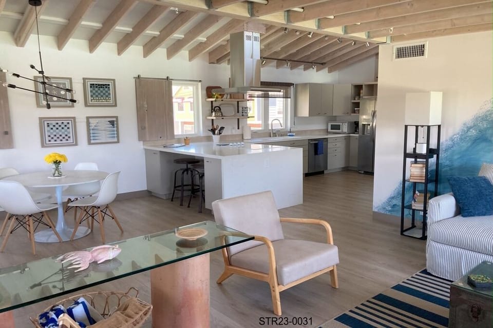 Living Room 
STR 23-0031