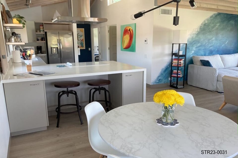 Dining to Kitchen
STR 23-0031