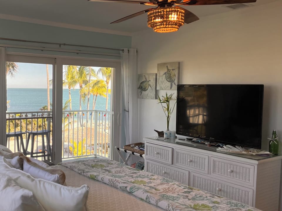Primary bedroom with spectacular view!1