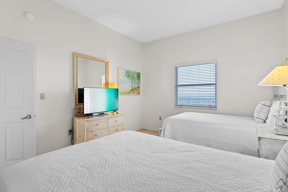 Flat screen also in guest room