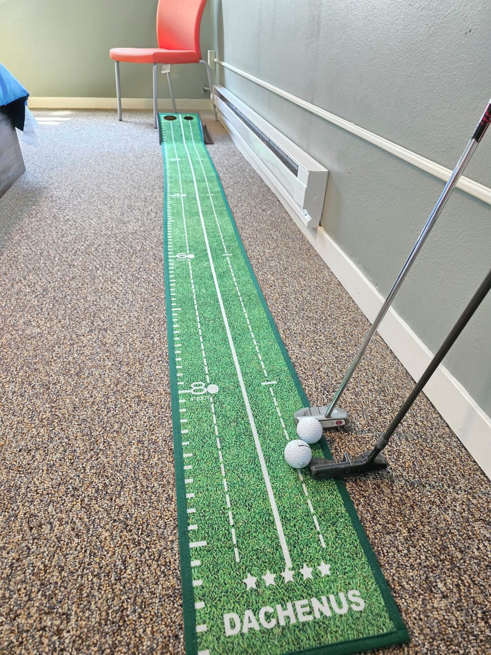 Indoor mini golf