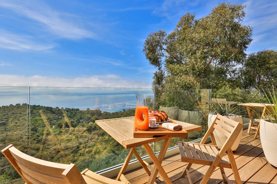 Terrace with dining area. 
Non-contractual photo