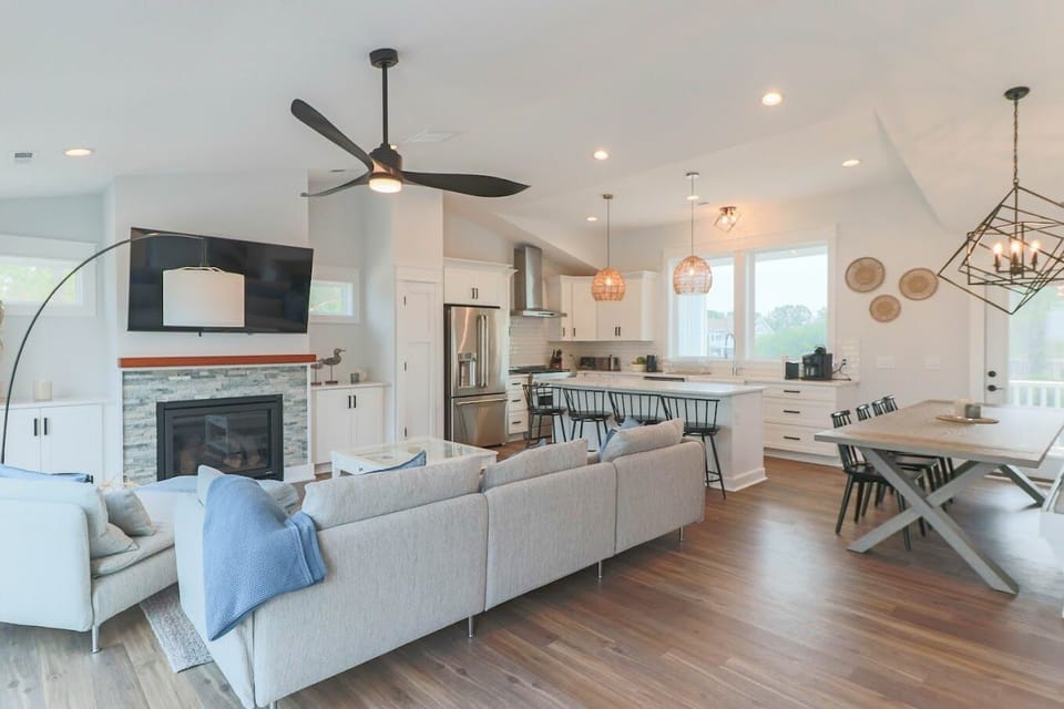 Open Floor plan Livingroom