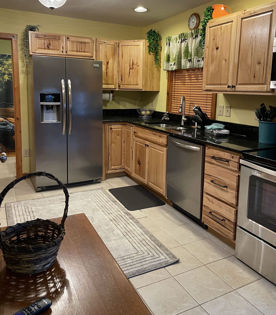 Well equipped kitchen with hickory cabinets and granite countertops