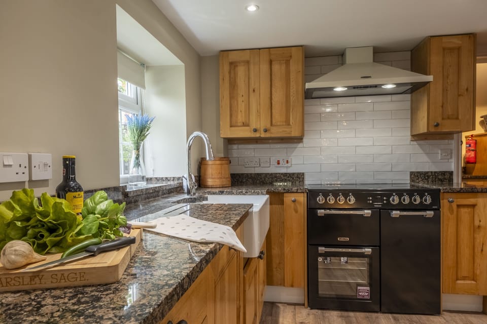 Ground floor: Well-equipped kitchen